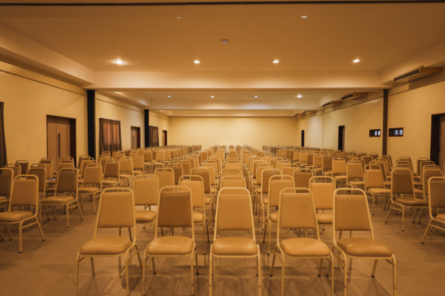 Auditório principal preparado para grandes eventos no Portal de Gravatá